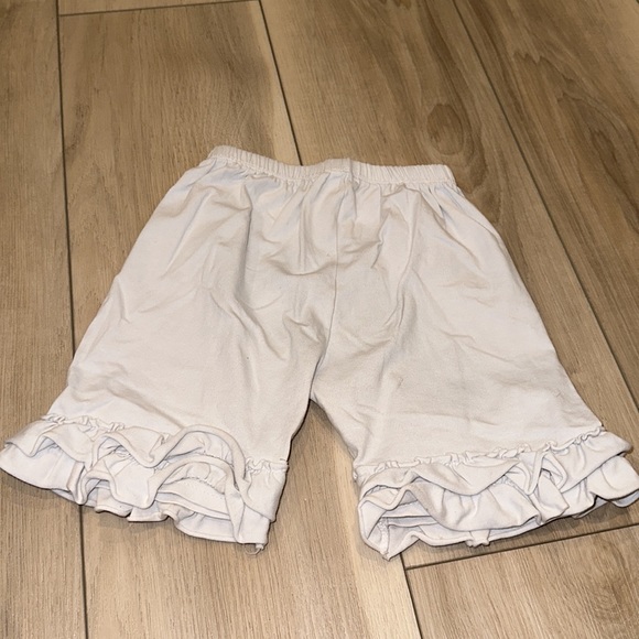 Used Toddler Girls White Boutique Brand Size 2T White Ruffle Shorts Stretch Play - Picture 5 of 7